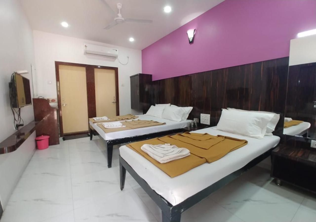 Hotel Yogiraj Shirdi Buitenkant foto