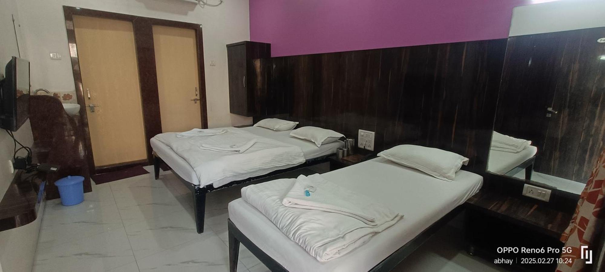 Hotel Yogiraj Shirdi Buitenkant foto