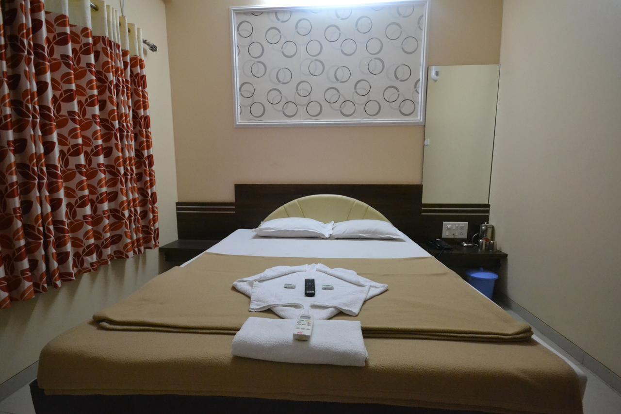 Hotel Yogiraj Shirdi Buitenkant foto