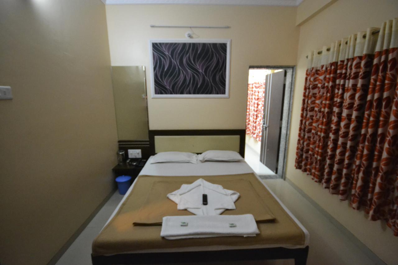 Hotel Yogiraj Shirdi Buitenkant foto