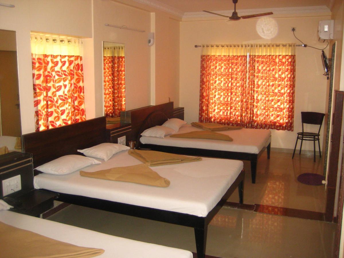Hotel Yogiraj Shirdi Buitenkant foto