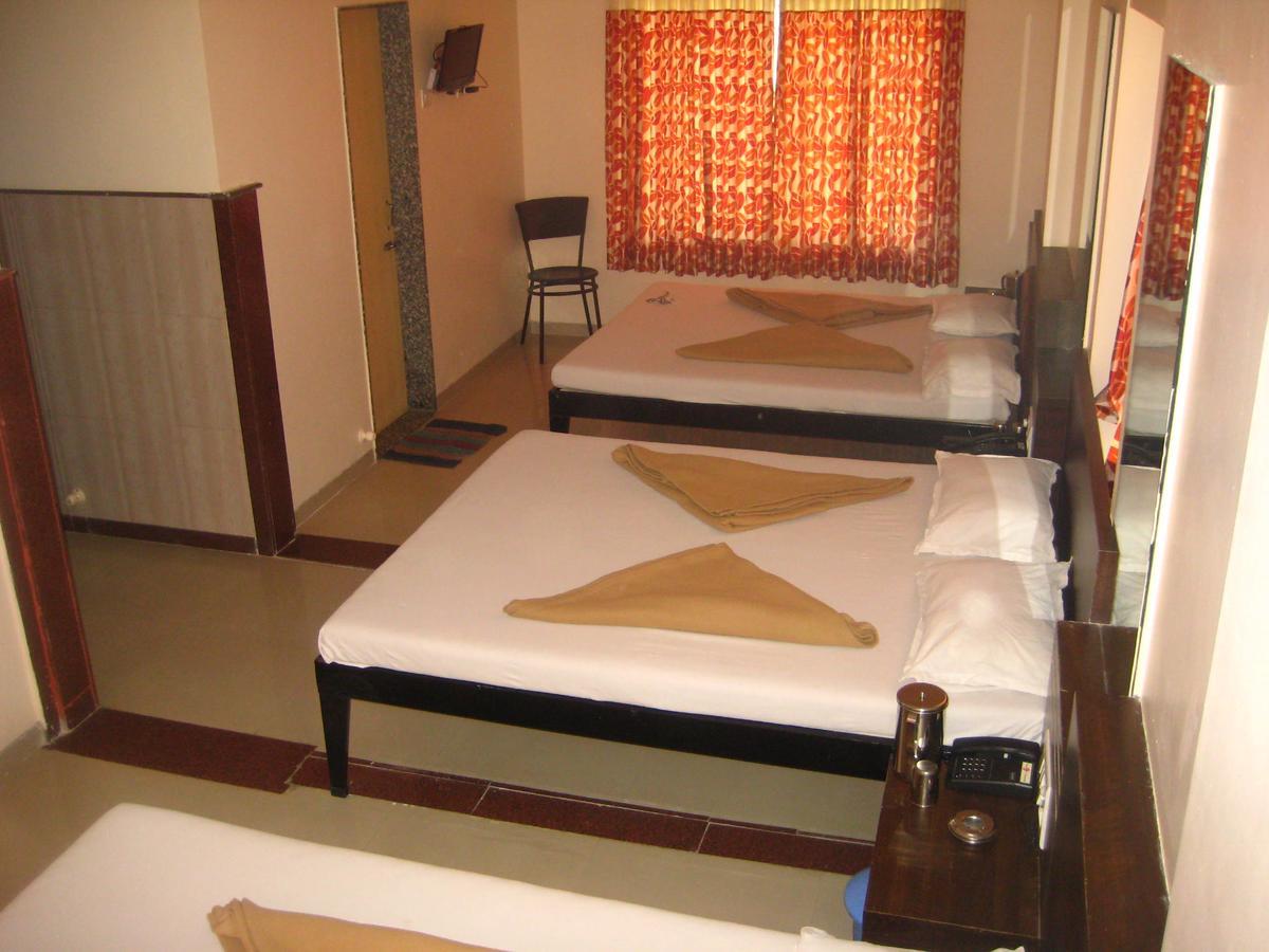 Hotel Yogiraj Shirdi Buitenkant foto